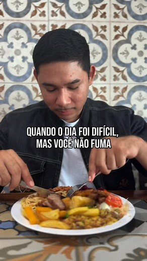 1.8K views | Quando dia foi difícil, mas você não fuma…mas ama almoçar no Frango Mineiro todos os dias 朗 | Frango Mineiro | Facebook