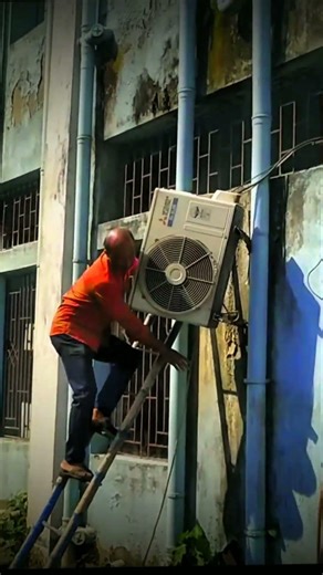 Split AC Dismantle Trick 😱 | Gas Pump Down Method #Shorts