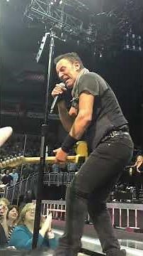 Bruce Springsteen performing ROSALITA in Louisville, 2016 #brucespringsteen