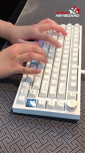 Sound Test AK820 Pro : Full Modded By Rumah Keyboard MECHANICAL KEYBOARD - AJAZZ AK820 PRO - 75% - OLED - GASKET - SOUTH Produk : Mechanical Keyboard Brand : AJAZZ Model : AJAZZ AK820 PRO - South Facing PCB Switch : Compatible with 3 and 5 PIN Bahan : Plastic Plate : Plastic Tipe : Keyboard Set LED : RGB 1.6 M Battery : 4000 MaH Interface : 3 Mode Connection - Wired - Wireless - BT Support : Windows Mac Berat : 1000 g Size : 362x153x41mm What's in the box : 1 pcs Plastic Case 1 pcs Hotswap Flex 