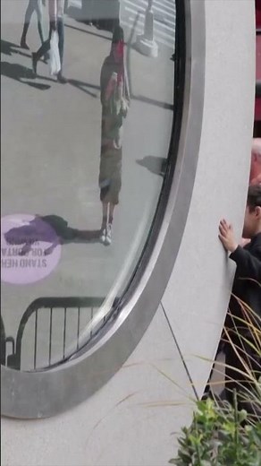 "THE PORTAL": Video-Portal zwischen Dublin und New York blockiert nun obszönes Verhalten | #shorts