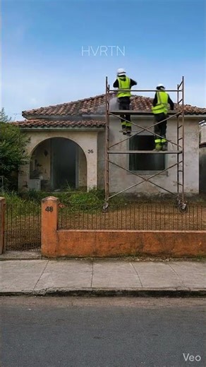 I bought this ABANDONED house for R$20,000 😱 Check out this transformation!