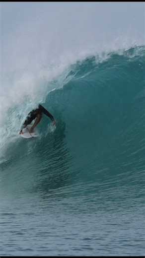 Tube time at Macaronis.... #tengirrisurfcharters #mentawaiislands #mentawai #surf #surfer #surfing #indo #indosurf #instasurf | Tengirri Surf Charters