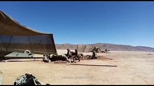 🇦🇷 | Personal del Ejército Argentino abriendo fuego con piezas de artillería de 155mm durante ejercicios en el norte de nuestro país. 💪🇦🇷Estas piezas de artillería remolcadas biflecha de 155mm son capaces de disparar proyectiles de 43 Kilogramos a 20 kilómetros de distancia. Tienen una cadencia de tiro de 4 disparos por minuto.La artillería de campaña constituye el sistema básico y esencial de las fuerzas terrestres, preparado para conducir y ejecutar los fuegos sobre aquellos blancos de su