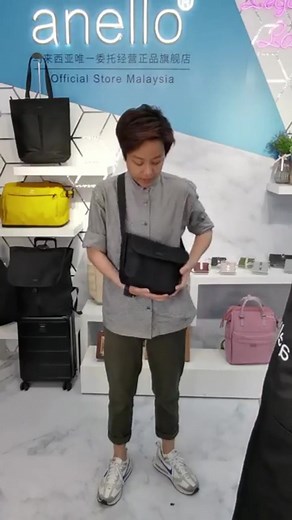 Black never goes wrong📷ft. anello Kuro Black Mini Messenger Bag