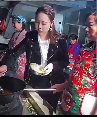 RT @CaryKelly11: Chefs can be some of the most obnoxious know-it-alls. I know because I used to be one.Watch until the end. The first 23…