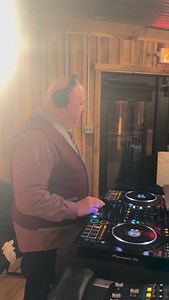 One of the coolest groomsmen, & bridesmaids, intro ever in 2025. Rest in side of the intros, huge congratulations to the Justin & Stephanie in their lovely day. @landfall_lodge @djpaulentertainment @sokhibjontulaganov #weddingvibes #weddingday #wedding #event #bestdj | Dj Paul Entertainment