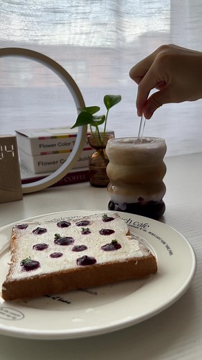 Tbh I don’t know if I like blueberry cream in coffee loll. It would’ve tasted better with just the syrup I think :p Hope everyone has a berry nice day😂🥰 #nursingstudent #morningvlog #aestheticbreakfast #blueberrylatte #blueberrytoast