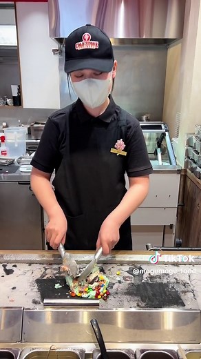 Singing While Making Ice Cream at Cold Stone Creamery Harajuku