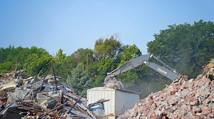 Demolition Underway 🏗️👷 The former URN greek housing site will be turned into green space and available for future development. To read more about the project check out the link below. 🔗 https://unknews.unk.edu/2024/07/01/demo-of-urn-urs-residence-halls-begins-next-week/ | University of Nebraska at Kearney