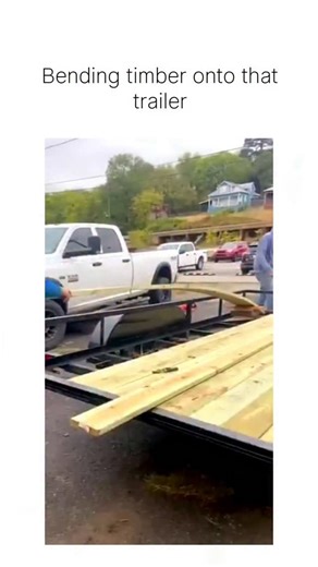 Stonky funny on Instagram: "The post shares a 16-second video from content creator Vibler Creative, depicting construction workers bending long, flexible green lumber boards over a flatbed trailer's sides for efficient stacking at a lumber yard. Released originally in 2022, the clip demonstrates a real-world technique leveraging fresh wood's pliability to avoid cutting or machinery, though it risks snapping if not handled carefully, as noted in viewer concerns. Garnering 1.8 million views rapidl