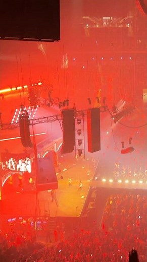 Year 3000 by the Jonas Brothers (Orlando, Night 1