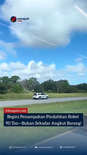 Merapah.com on Instagram: "Memindahkan roket 90 ton lebih mirip pertunjukan teknik daripada pengiriman biasa. Booster diangkut oleh SPMT (self-propelled modular transporter) — truk hidrolik yang melaju sepelan langkah kaki — sementara tim insinyur terus berkoordinasi lewat radio. Rute sudah dipetakan sedetil mungkin agar setiap belokan dan tanjakan tidak memberi tekanan pada struktur. Kadang butuh satu hari penuh hanya untuk beberapa mil, demi memastikan roket tiba sempurna untuk perakitan dan p