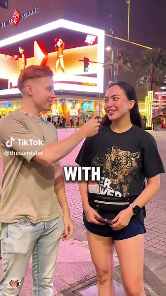 Foreigner Speaking Filipino with Locals in BGC | Language Exchange