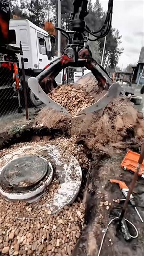 Hydraulic Clamshell Work Tool for Precision Gravel Backfill #worktool