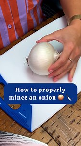 162K views · 828 reactions | Get ready to chop it like it’s hot! 暈 Conquer the kitchen with these onion chopping tips—or, you know, you could just use our Easy Onion—No Peeling. No Chopping. No Tears! https://bit.ly/3JXtYld | Spice World | Facebook
