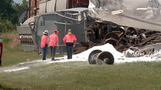 Oklahoma train derailed and overturned, railroad crews clean up