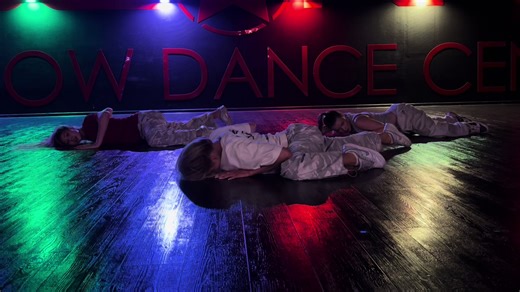 Blonde Girls Dance Showcase: Exciting Dance Moves