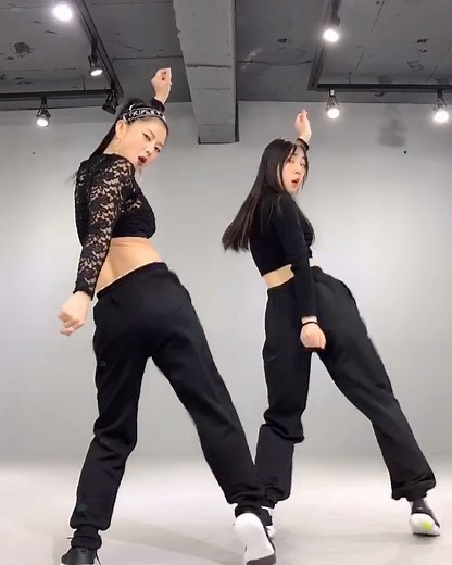 MYLEE(마일리)🇰🇷 on Instagram: "Let's dance💃 👉full video - My youtube channel👈 #myleedance #levitating #levitatingdualipa #levitatingdababy @dualipa"