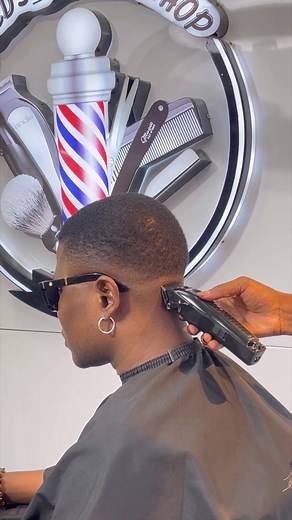 Un Tour chez mon Coiffeur Freddy Babes Shop: Visite de Codjo🥶💈