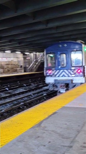 MNRR: 6 car #M7A on the #harlemline bypass Fordham #mta #metronorth #youtubeshorts #thebronx #4k