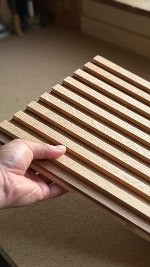 Takurou Seino on Instagram: "How to easily create continuous grooves using a trimmer 多機能トリマーガイドに連続した溝を加工する方法を追加しました！ アルミのフラットバーと低頭ネジで浅い溝加工も可能です、しかも高精度で加工できてしまいます👍 毎日ショート動画を更新しています！ @takuwoodcraft #木工 #woodworking #diy #治具 #jig #twcdesign #リール投稿784日目"