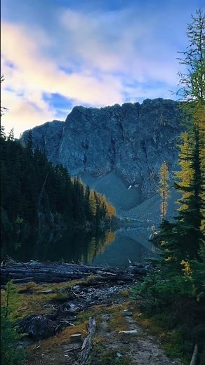 Blue lake is one of the most beautiful fall hikes. #Shorts #wamountainlakes