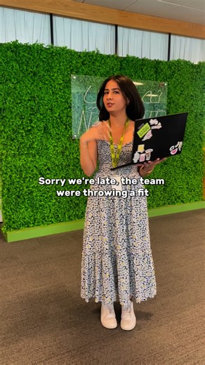 Running the UAE and the Namshi runway - multitasking queens 👑🔥 #emiratiwomensday ‎على مدرج نمشي في الإمارات - ملكات المهامات المتعددة 🔥👑 | Namshi نمشي للتسوق أونلاين