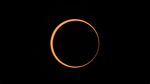 PRÁVE TERAZ: Nastáva unikátne prstencové zatmenie Slnka