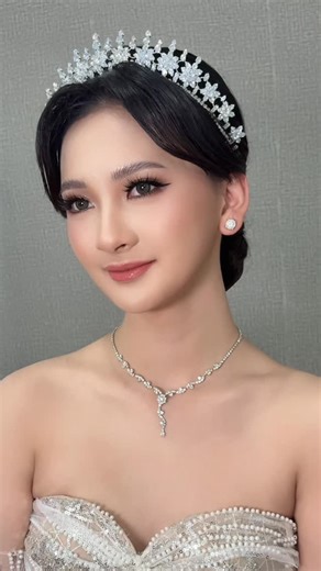 Sefi Makeup Artist on Instagram: "Choosing wedding vendors isn’t just about finding cheap prices; it’s about seeking quality and peace of mind. Don’t let regret strike on the big day because of a wrong choice! Always check their contract, portfolio, and reputation. “Your wedding is once-in-a-lifetime, don’t take risks.” 𝐒𝐞𝐟𝐢𝐚𝐬𝐩𝐨𝐬𝐚✨ 𝘔𝘢𝘬𝘦 𝘜𝘱 𝘈𝘳𝘵𝘪𝘴𝘵 & 𝘏𝘢𝘪𝘳 𝘚𝘵𝘺𝘭𝘪𝘴𝘵 (𝘉𝘳𝘪𝘥𝘢𝘭)💄💇‍♀️ 📞 085730001482 🕒 Selasa-Minggu, 09.00 - 17.00 | Senin Off ⏰ 24 Jam untuk Jasa �