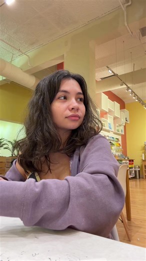 pottery night¡ woop woop! I miss my siblings now:/ the three of us all accidentally twinned with our outer banks swag #syncedup #moonsisters also this ish was expensive. Marcus paid because he’s the oldest and the only one with a real job at the moment. I’m nerbalous to get mine back because I’m so scared it’ll look bad #ah #demogorgon #lillies