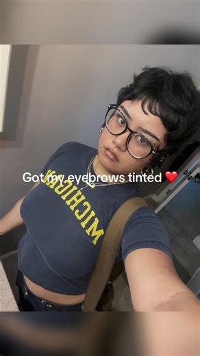 Help i cant even show the after ill do it next time i do my makeup ffs she gmfu but it’s my own fault i only spent 20$ 😫😫 #eyebrows #eyebrowtint #fail #help #fyp