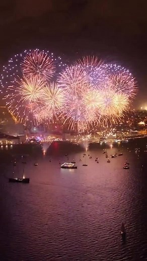 Lisboa Secreta on Instagram: "E foi assim que 2023 começou em Lisboa 🤩⁠ Quem estava por lá? ⁠ ⁠ 🎥 @portuguesaventureiro ⁠ .⁠ .⁠ .⁠ #minhalisboasecreta #lisboasecreta #lisboa #lisbon #portugal #ilovelisboa #ilovelisbon #iloveportugal #loveportugal #visitlisbon #lisboaportugal #visitportugal"