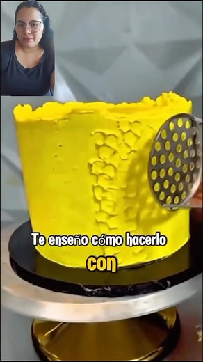 Tutorial de como lograr el efecto panal en tus tortas sin complicarte y usando un utensilio que de seguro tienes en tu cocina 🥳🥳🥳🥳🥳🥳 | Dulce educación