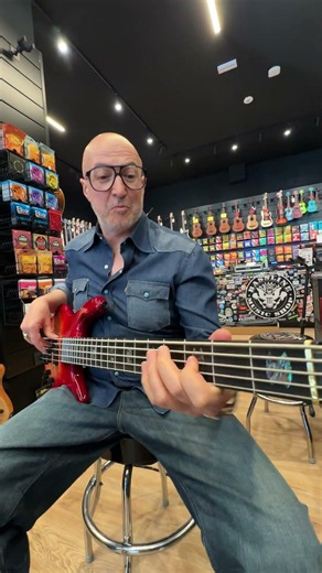 ⚡️Bass of the Day⚡️ feat. Saturnino! Spector Euro 5 CST #basslinemusicshop #bassoftheday