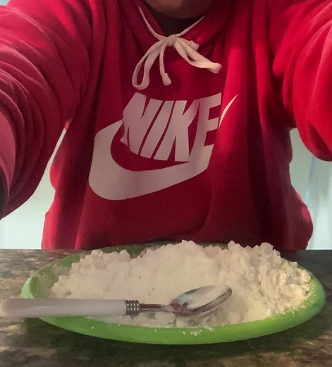 Crunchy chunks #cornstarchasmr #cornstarchchunk #cornstarcheating