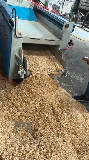The comprehensive wood crusher is a multifunctional crushing...