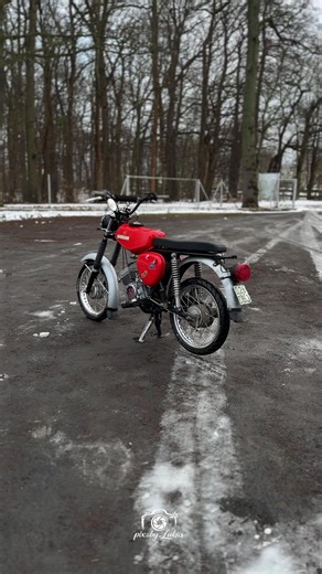 Exploring the Simson S51 Two-Stroke Motorcycle