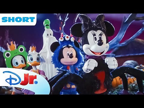 Mickey Mouse Halloween Spooky Stories 🧙 | Minnie's Creepy-Crawly Tale | Episode 4 | ‪@disneyjr‬