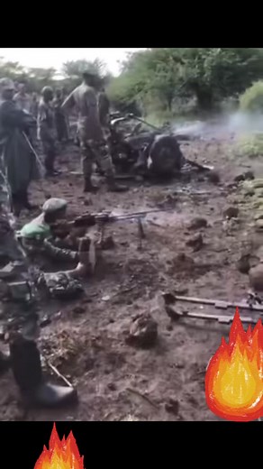 Quand nous parlons de la formation, certains imaginent un tableau noir avec des bancs dans une salle, un professeur devant. Ici, il s'agit d'une formation militaire et non d'élèves en uniforme bleu et blanc.Notre formation se déroule 💁💁M23 puissance de frappe | Caleb N Lola