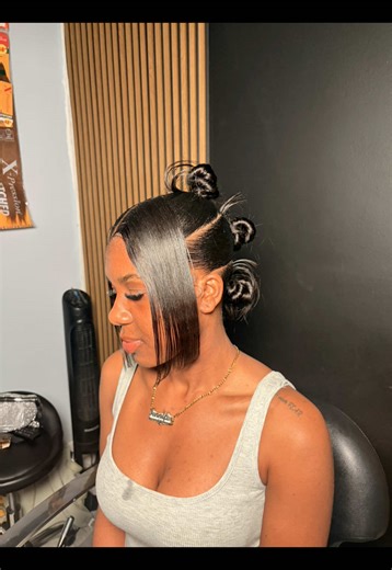 First attempt with these Mohawk buns 🥹🔥😍 Give me a few more try’s and I promise you I will be a beasttt ! Hairstylist: @majorbraidz__ #quickweave #braids #mohawk #miamistylist #miamibraider @jennifer†.