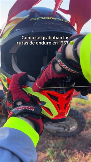 Deja de grabar como en 1967 esto es lo que se lleva ahora #moto #enduro #motocros #gopro #bici