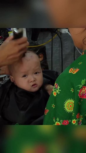 Harvesting eggs and cutting Han's hair/Single Mom #singlemom #harvest #life #hanaharvesting