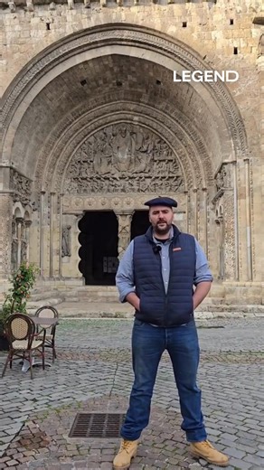 2.3M views · 86K reactions | L’homme ayant diffusé la vidéo de l’agression d’une religieuse dans l’abbaye de Moissac affirme avoir reçu des menaces de mort de la part de la famille du suspect. Il a réagi dans une nouvelle vidéo. | Legend | Facebook