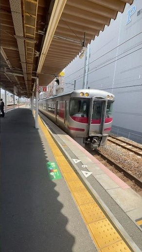JR西宮駅JR西日本189系はまかぜ[重連]通過芸． #周鉄特急 #鉄道 #電車 #train #気動車#西宮駅#jr西日本#特急電車#特急はまかぜ#はまかぜ#通過#西園寺#チャンネル登録お願いします