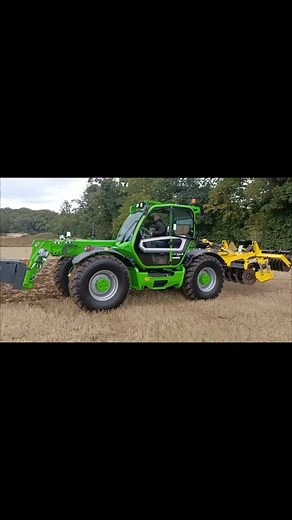 Merlo MF44.9CS pulling a bednar swifterdisc. #merlo #merlomultifarmer #forklift #tractor #greenmachine #cultivation #tillage