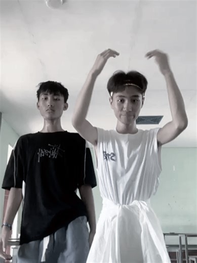 Dancing with the Problem @Sailom 🥲 #dancechellenge #trend #fyp #viral #creatorsearchinsights