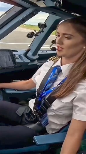 Aviation Girls ♥️♥️♥️😍😍😍 #ladypilot #flyinggirl #pilotlifestyle #aviationlovers #femalepilots #cabincrew #flightattendant #airport #landing #aviation #ladypilot #pilotgirls #cabincrewgirls #aviationgirls #airhostess | Aviation Girls