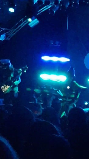 Bright Blue Sky - @TWRPband | Hamburg April 2026