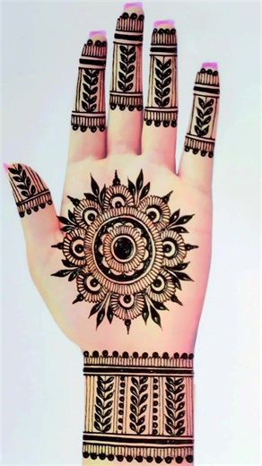 Simple Stylish Gol Tikki Mehandi Design for Hands